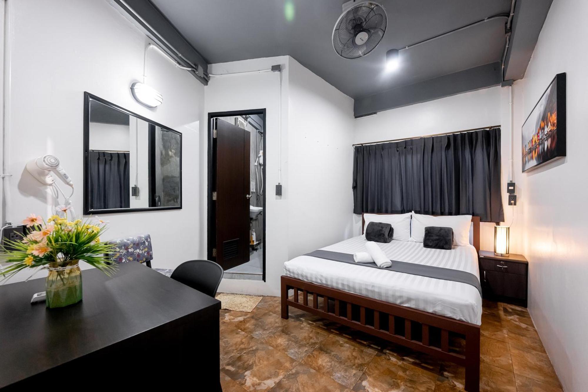 Vibes Hostel Bangkok Exterior foto