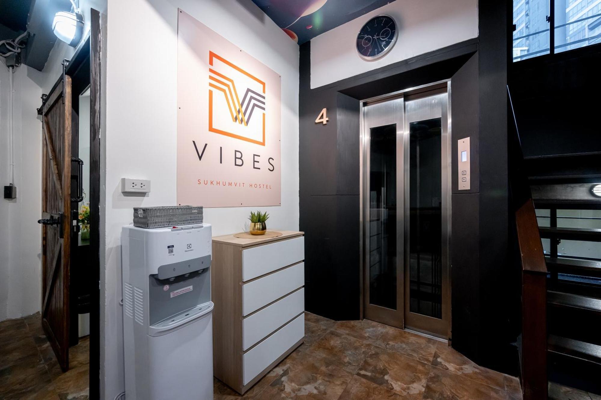 Vibes Hostel Bangkok Exterior foto